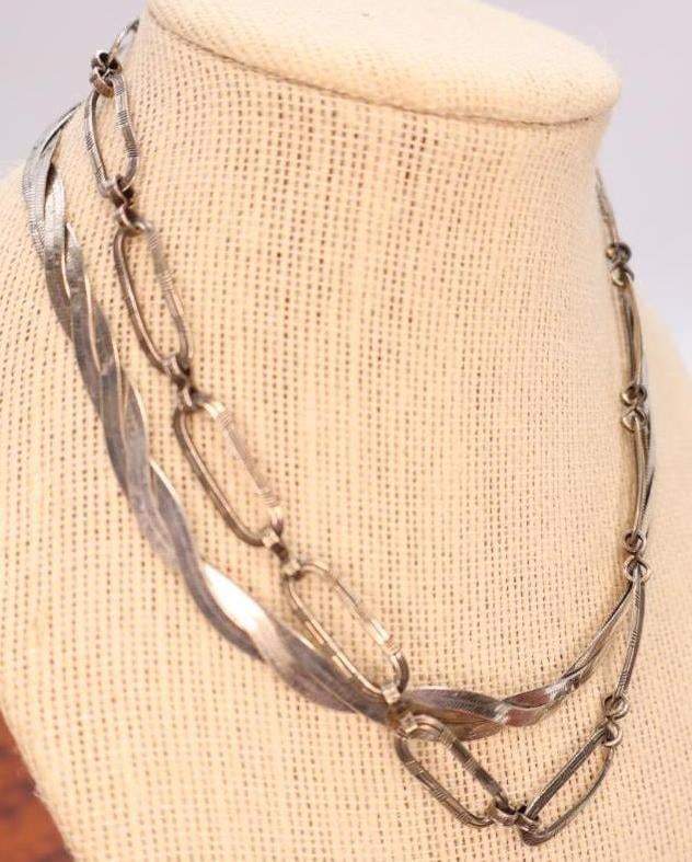Two vintage sterling necklaces (1 of 9)