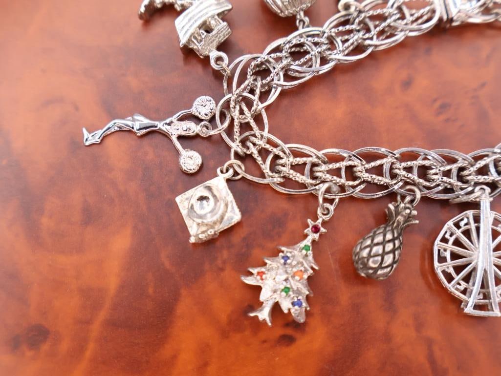 Vintage sterling silver charm bracelet with various charms - 3
