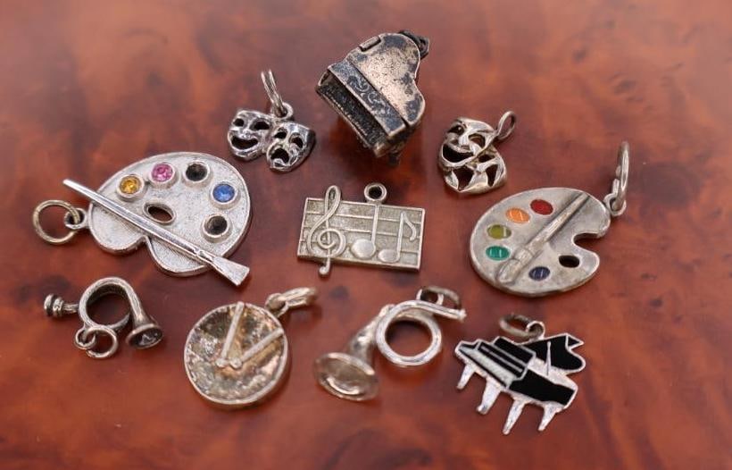 Collection of vintage sterling silver bracelet charms (1 of 5)