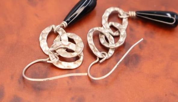 Three pairs of silver earrings - 8