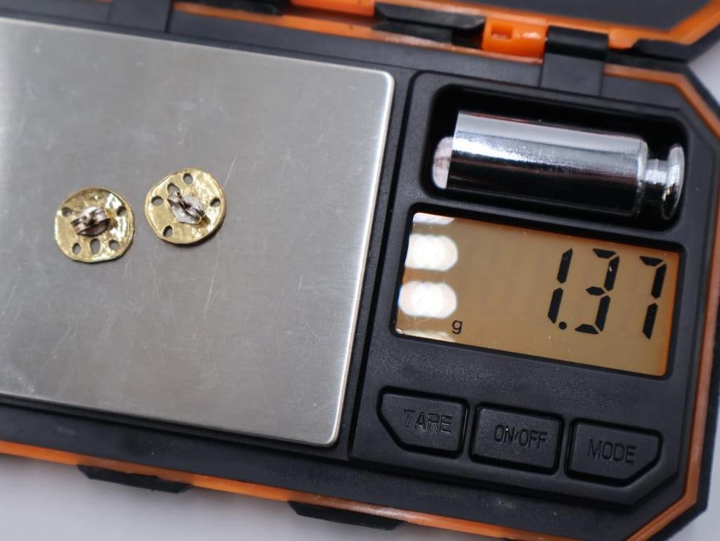 Three pairs of silver earrings - 9