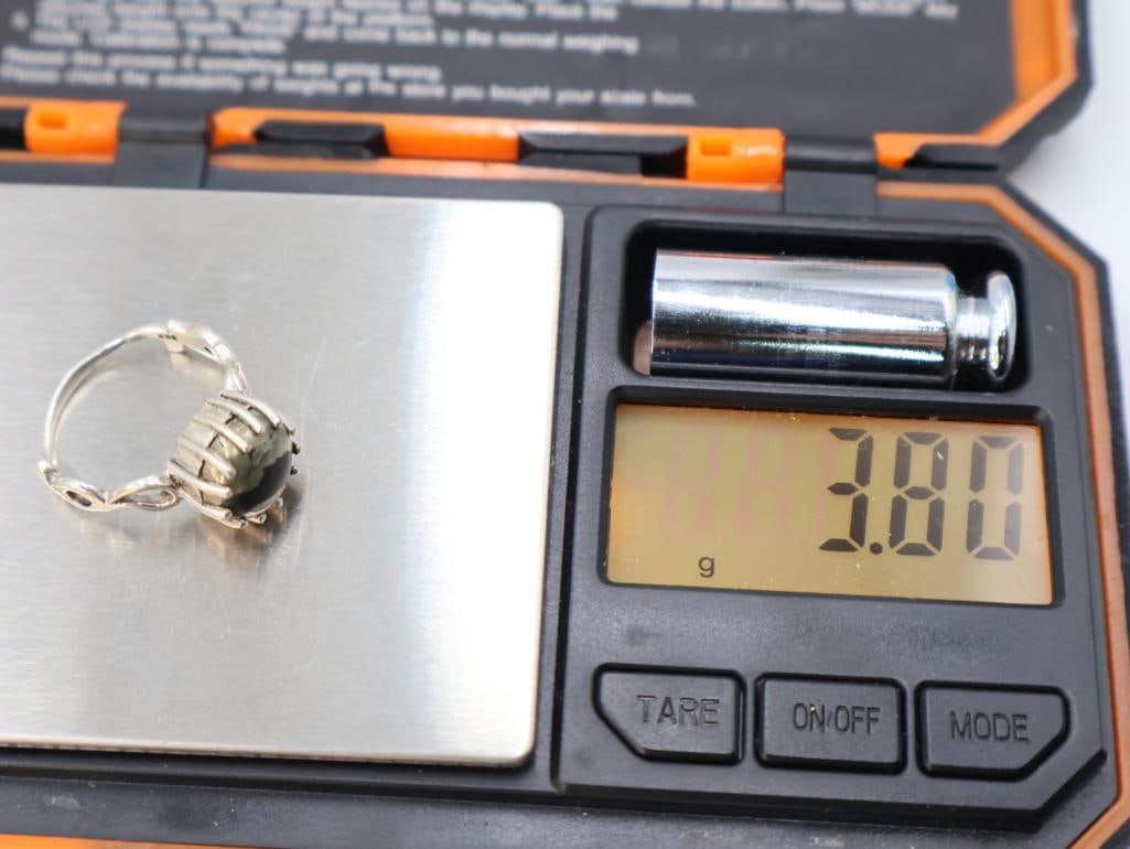 Two sterling silver rings - 9