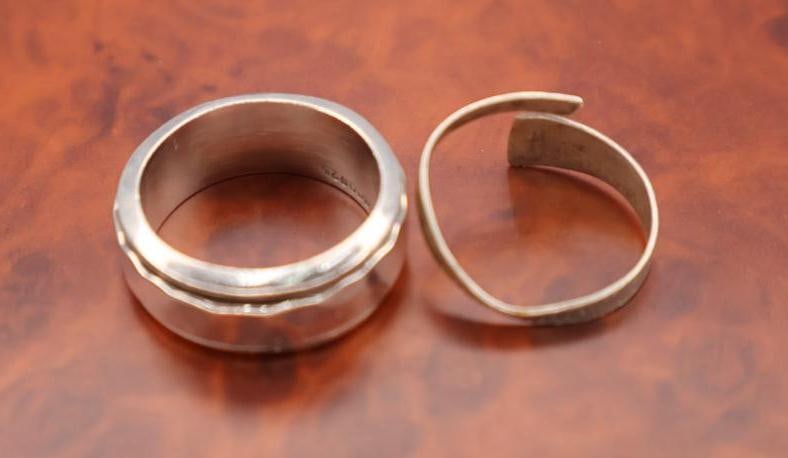 Silver spinner ring and an adjustable initial ring - 3