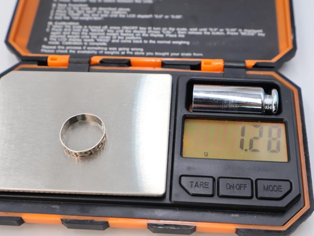 Two sterling silver rings - 6