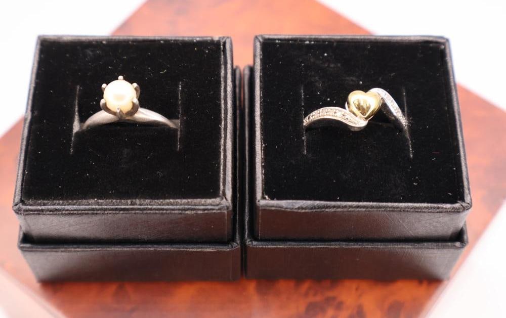 A pair of sterling silver rings - 2