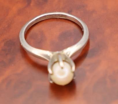 A pair of sterling silver rings - 4