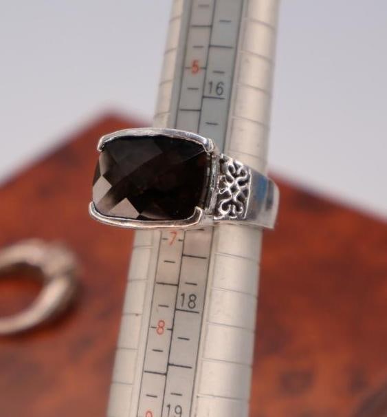 Two sterling silver rings - 5