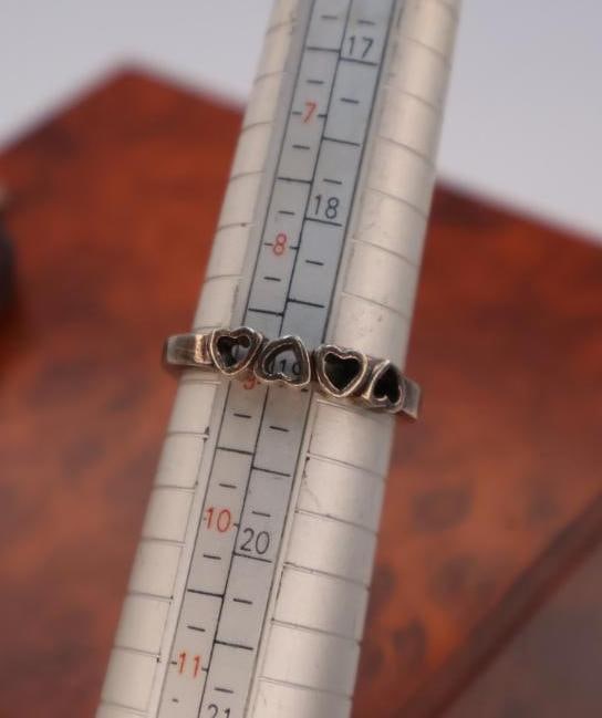 Two silver rings - 5