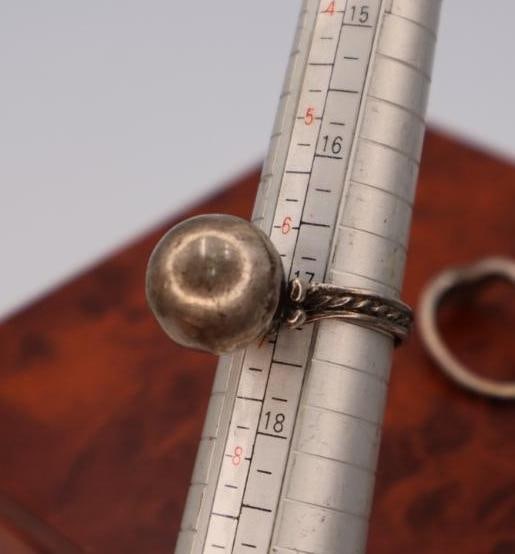 Collection of assorted scrap sterling silver chains and rings - 4