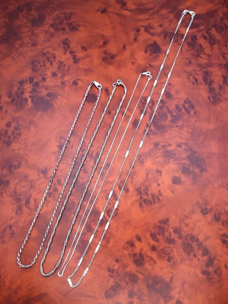 Four silver chains - 2