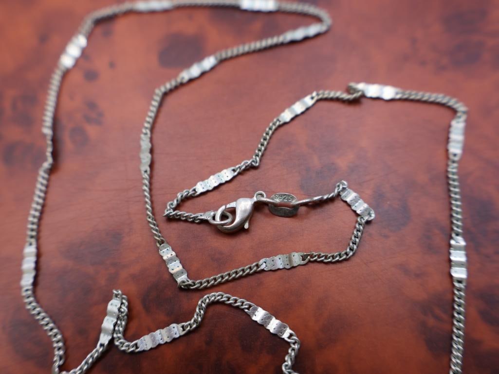 Four silver chains - 4