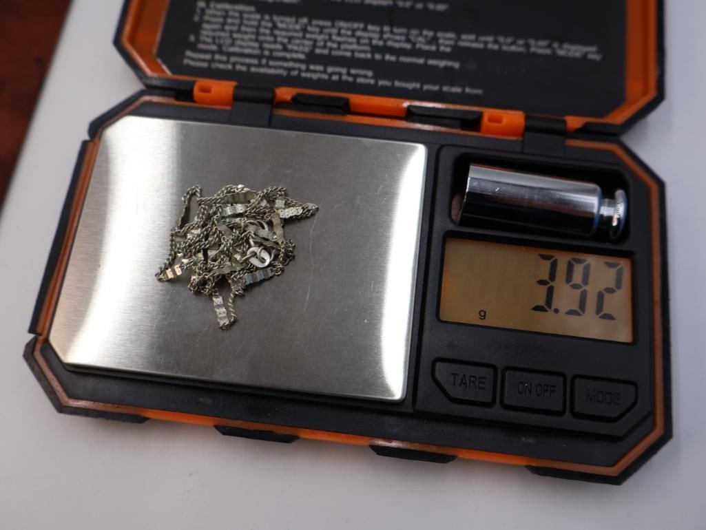 Four silver chains - 5