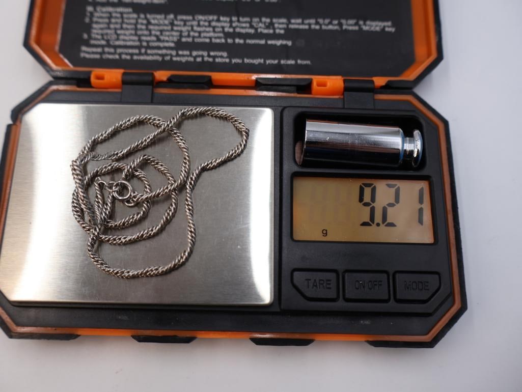 Four silver chains - 9