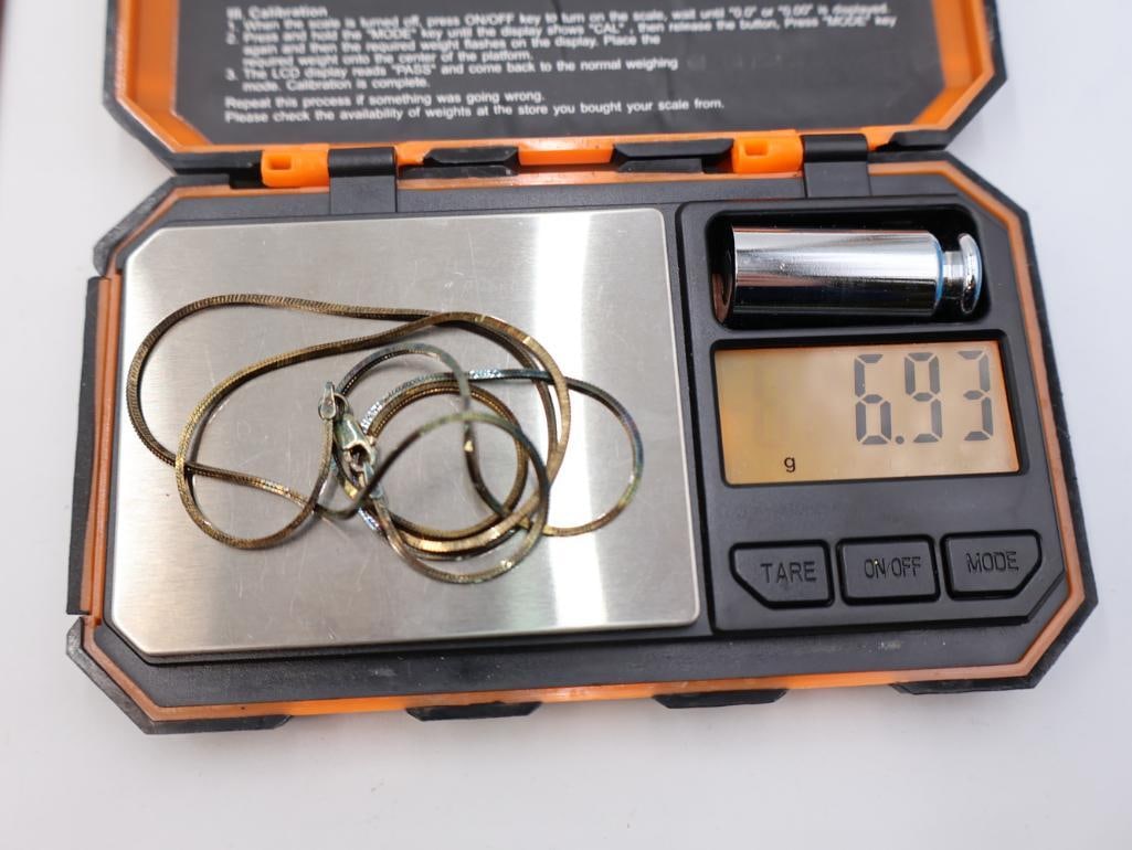 Assortment of chain necklaces wither different tones - 10