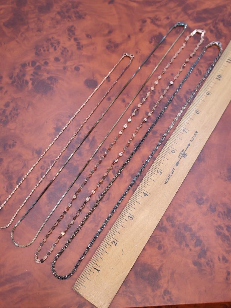 Assortment of chain necklaces wither different tones - 2