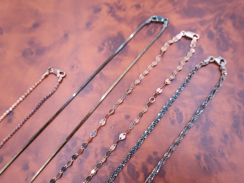Assortment of chain necklaces wither different tones - 6