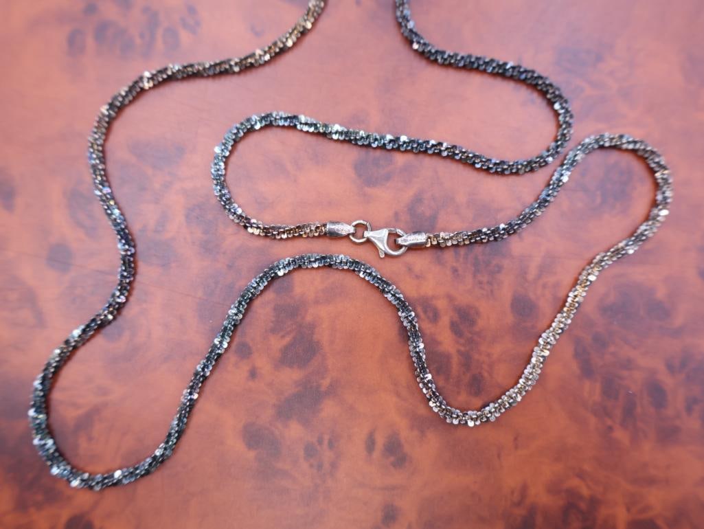 Assortment of chain necklaces wither different tones - 7