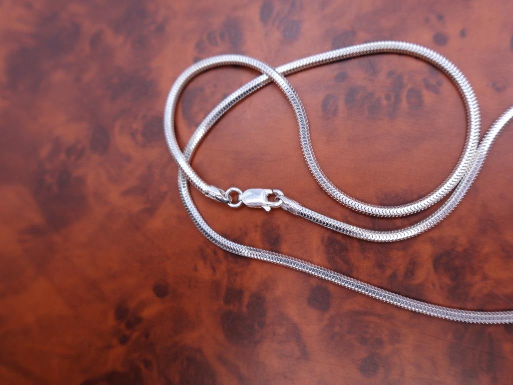 Four silver chains - 10