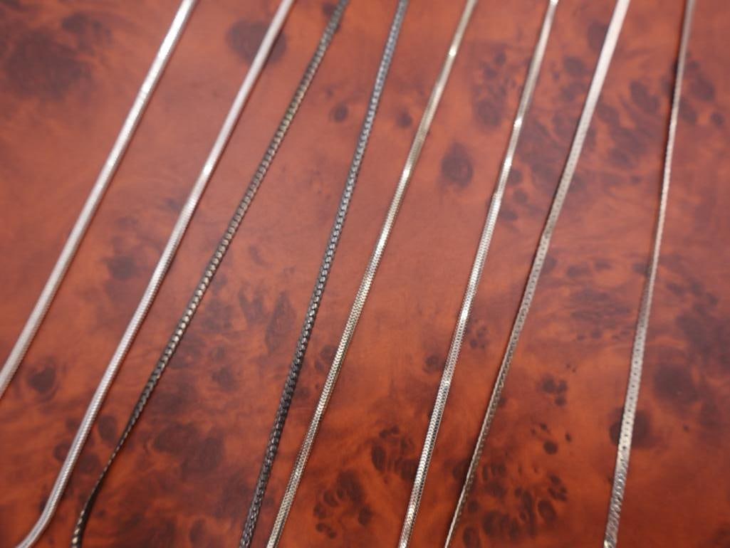 Four silver chains - 4