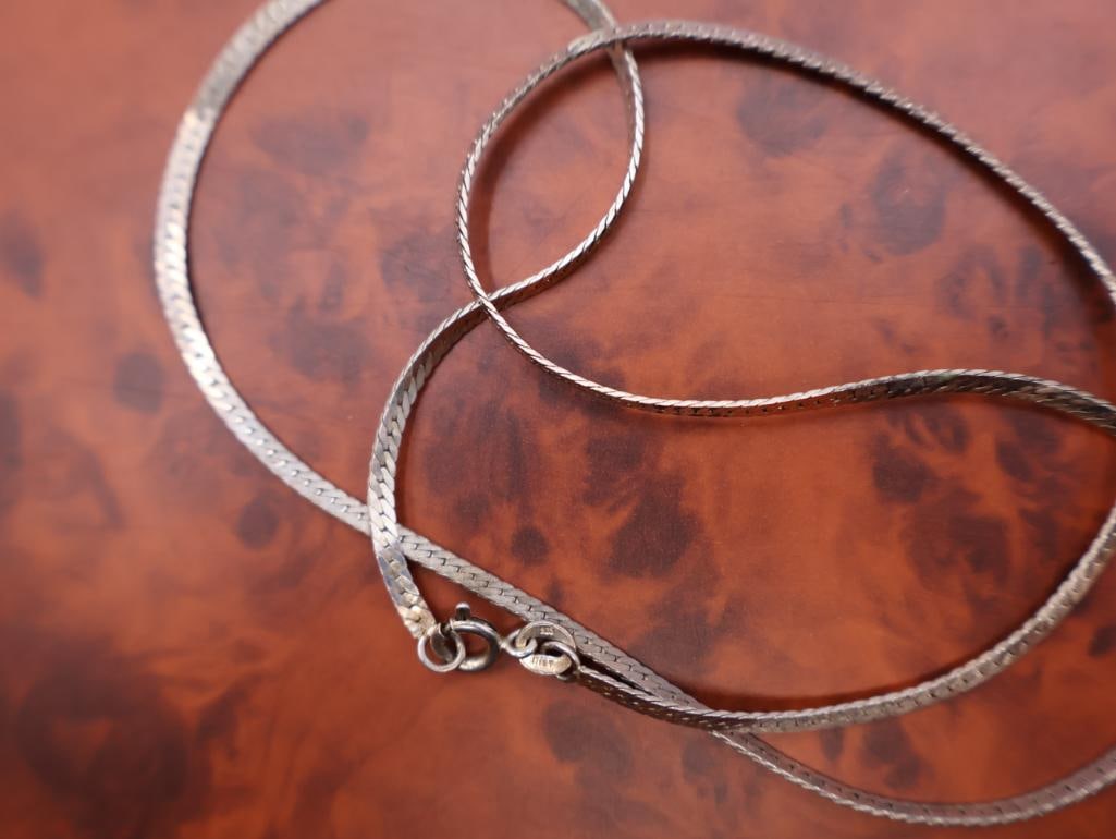 Four silver chains - 6