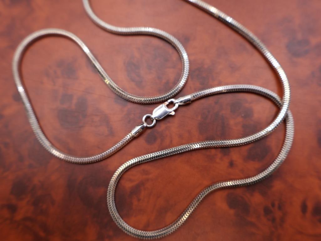 Four silver chains - 8