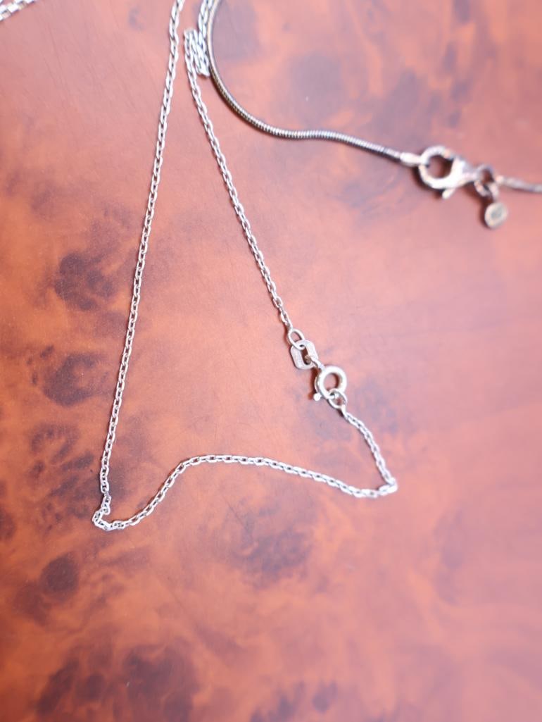 Three decorative sterling silver necklaces - 5