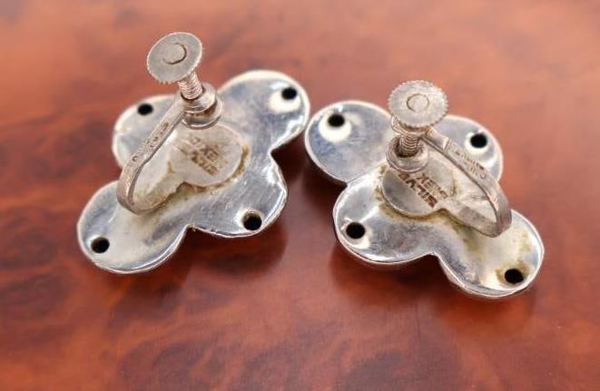 Three pairs of vintage sterling silver earrings - 9