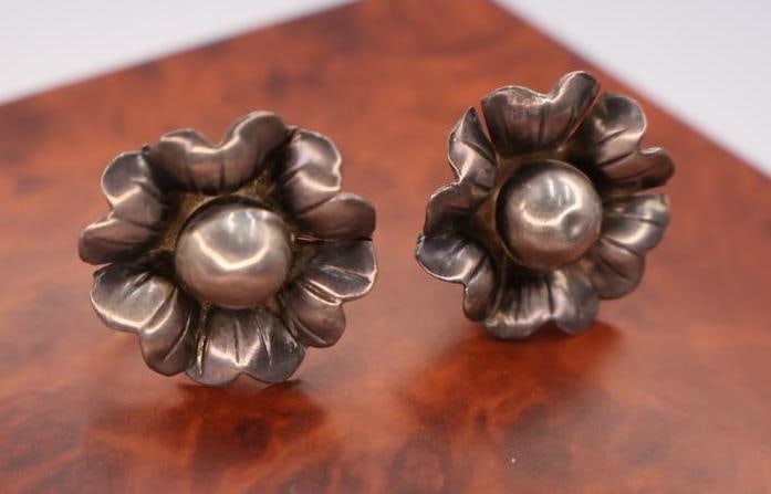 Three pairs of vintage sterling silver earrings - 7