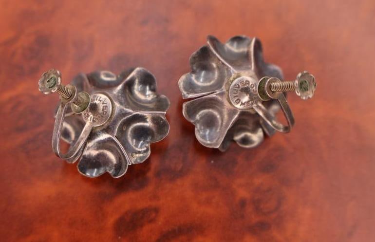 Three pairs of vintage sterling silver earrings - 8