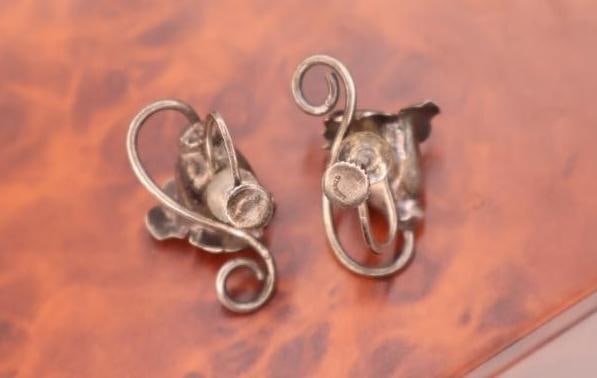 Vintage sterling silver dogwood blossom screw-back earrings - 4