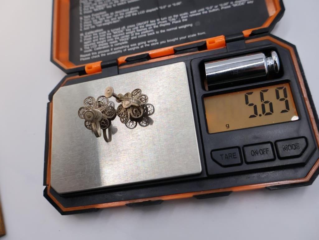 Vintage sterling silver bracelet and two pairs of earrings - 8