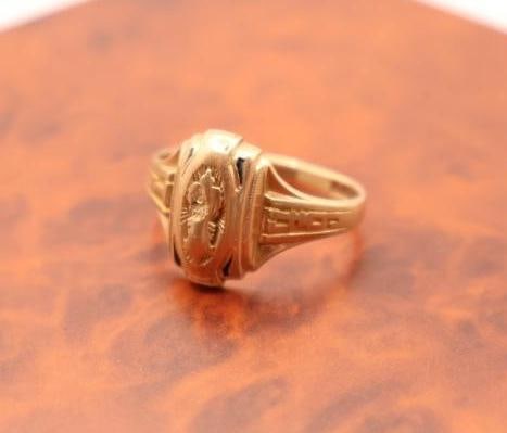 10k Gold 1949 Class Ring (1 of 7)
