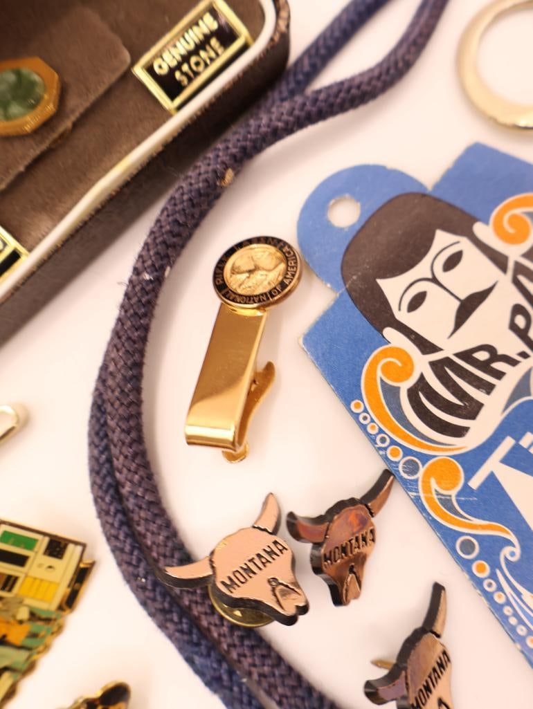 Collection of Vintage Men's Accessories, including 14k Pin - 9