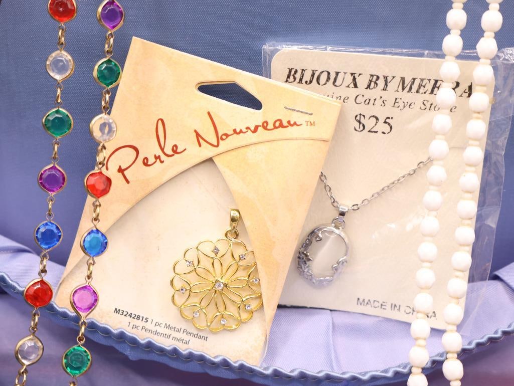 Vintage Jewelry Box with Assorted Costume Jewelry - 5