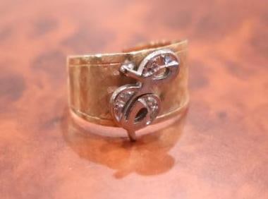 14K Gold Ring Monogrammed with 'E' - 2