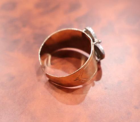 14K Gold Ring Monogrammed with 'E' - 4