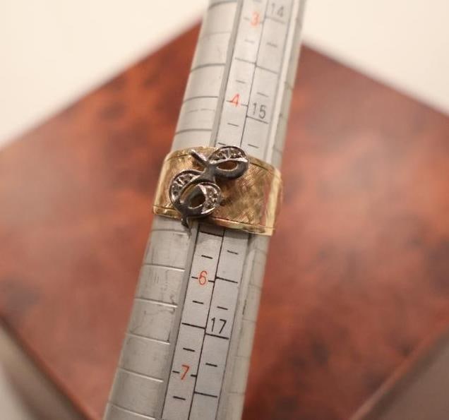 14K Gold Ring Monogrammed with 'E' - 6