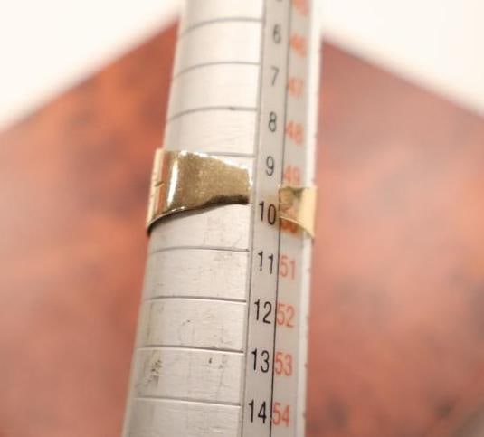 14K Gold Ring Monogrammed with 'E' - 7