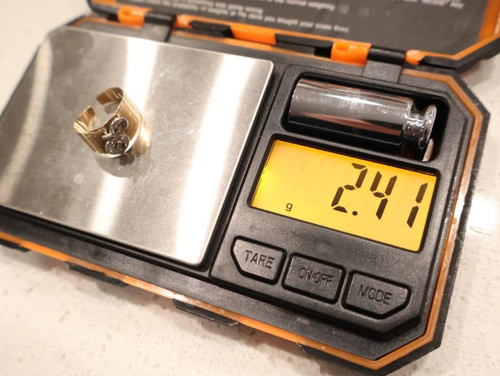 14K Gold Ring Monogrammed with 'E' - 8