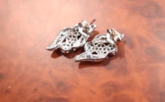 Pair of 10K solid white gold designer diamond cluster stud earrings - 4