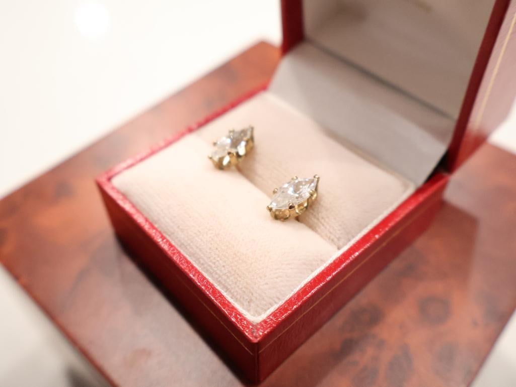 Pair of marquise-cut solitaire stud earrings set in gold - 3