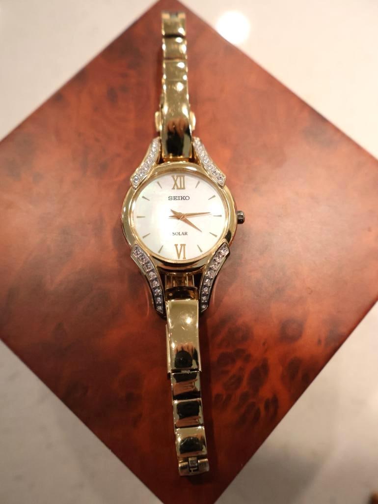 Seiko Core Solar Ladies wrist watch (1 of 4)