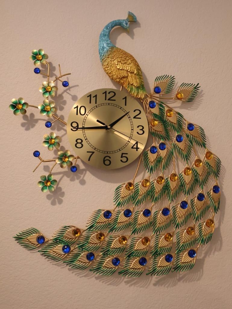 Large 3D Metal Peacock Wall Clock: Crafted from high-quality iron and aluminum, the clock features a three-dimensional peacock design with iridescent blue and green hand-painted finishes.