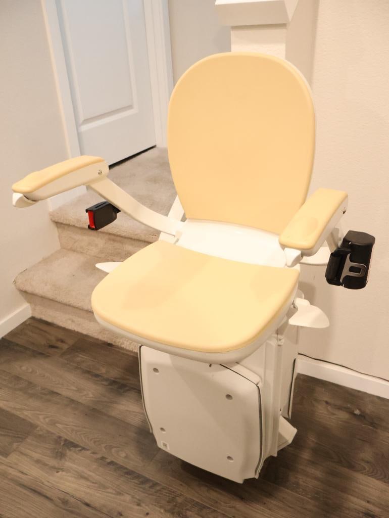 Acorn 180 Curved Stairlift (1 of 12)