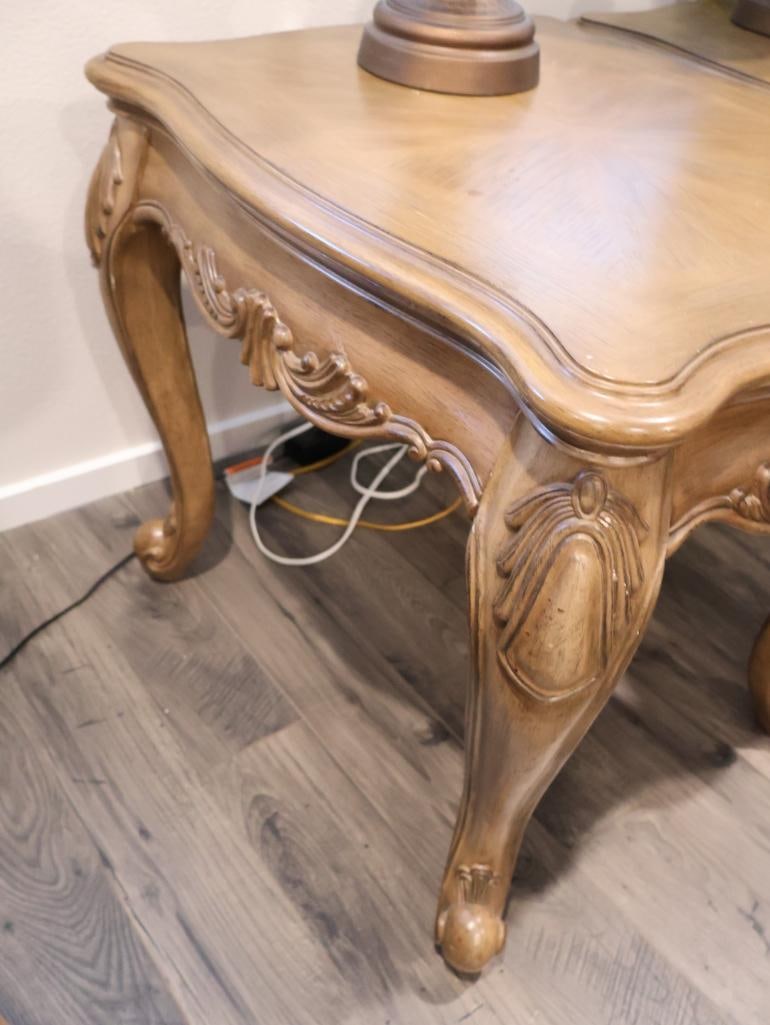 Three-piece French Provincial living room table set and two decorative urn-style table lamps - 12