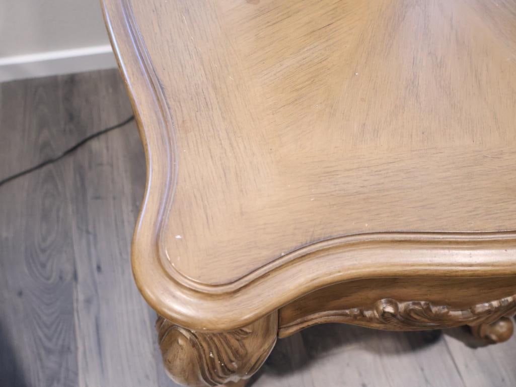 Three-piece French Provincial living room table set and two decorative urn-style table lamps - 13