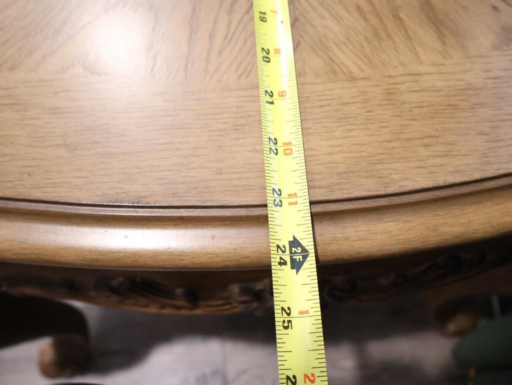 Three-piece French Provincial living room table set and two decorative urn-style table lamps - 19