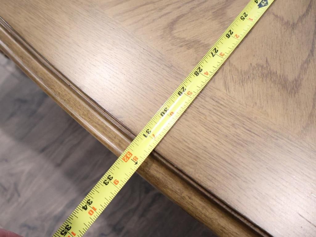 Three-piece French Provincial living room table set and two decorative urn-style table lamps - 3