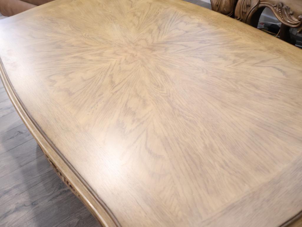 Three-piece French Provincial living room table set and two decorative urn-style table lamps - 7