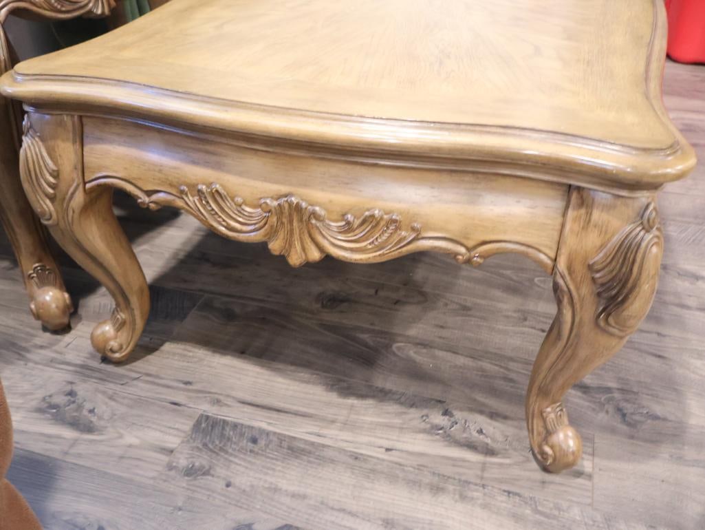 Three-piece French Provincial living room table set and two decorative urn-style table lamps - 9